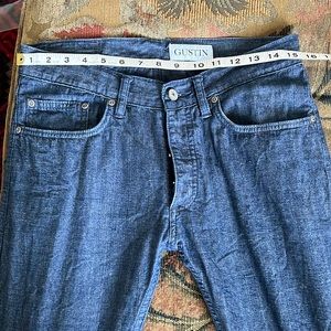 Lightweight blue jeans from Gustin.